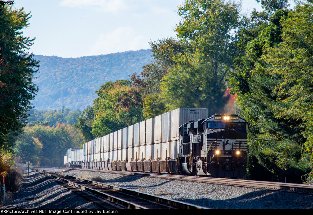 Eastbound Intermodal 26X at Cove 